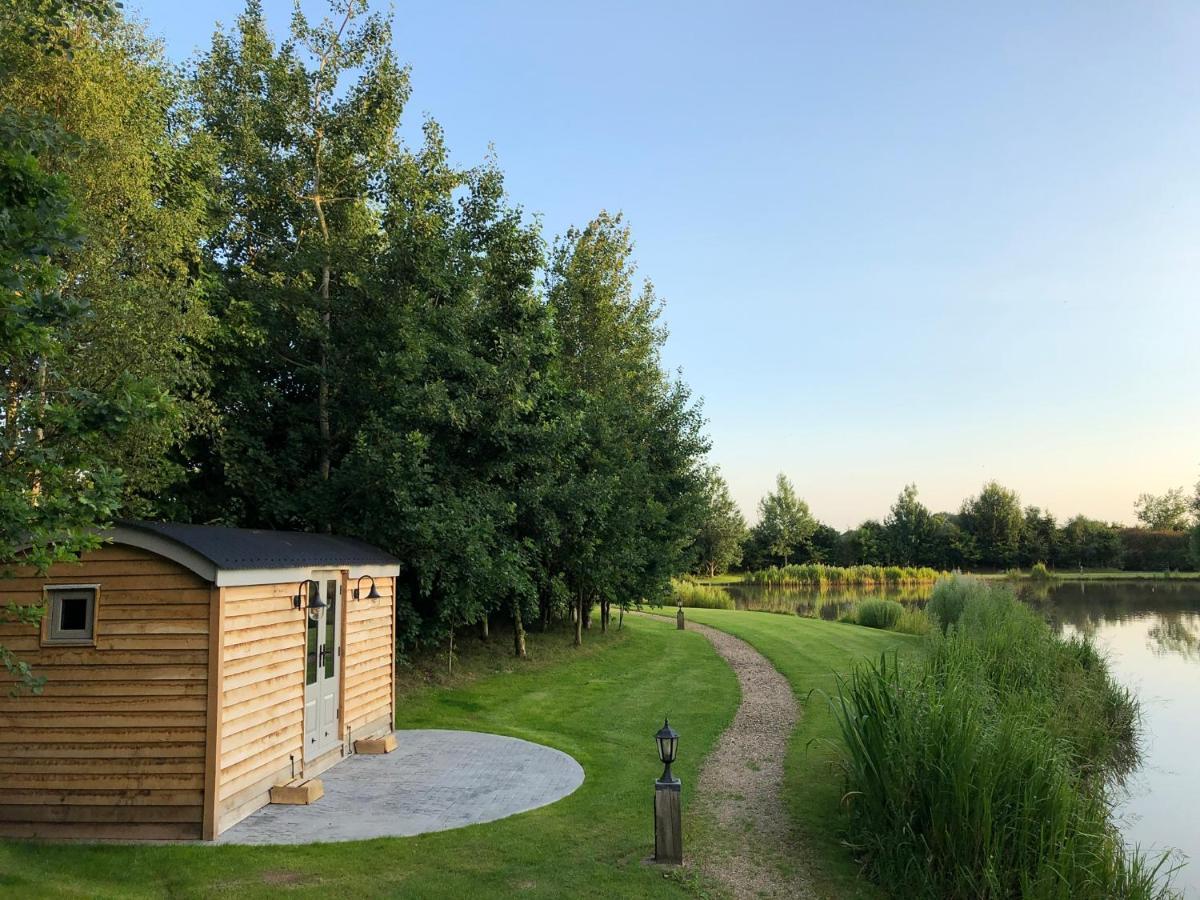 Luxury Shepherds Hut - The Sweet Pea By The Lake York Exterior photo
